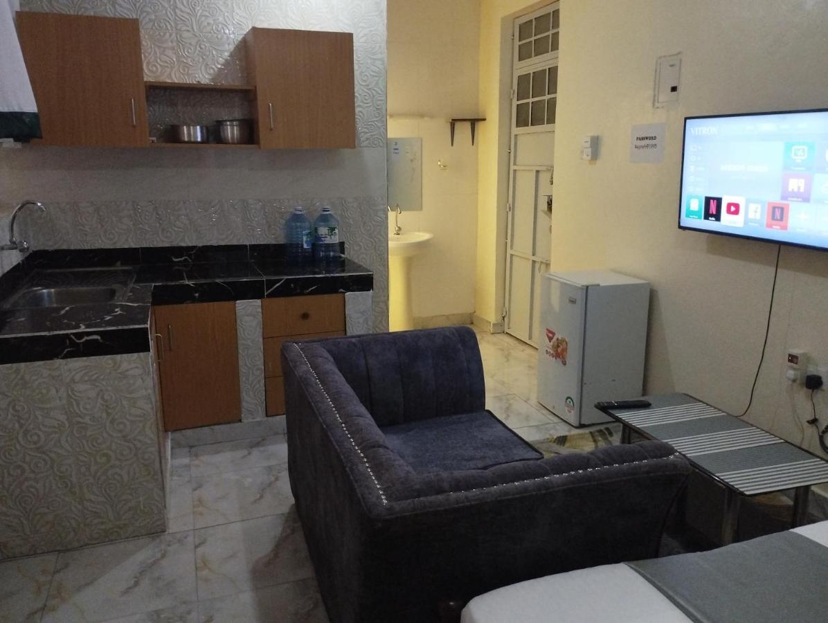 Divine Studio Bed and Breakfast Mombasa Exterior foto