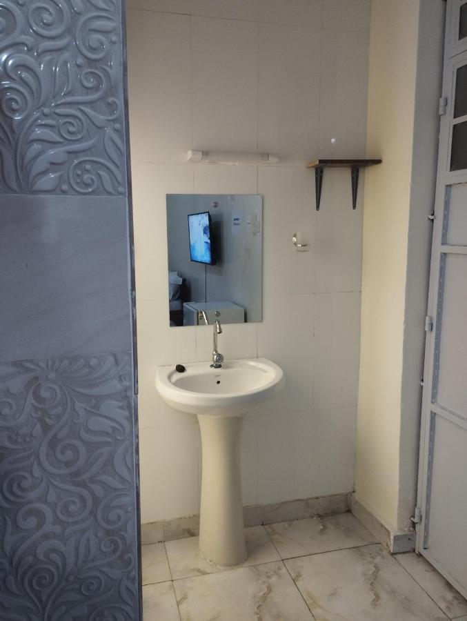 Divine Studio Bed and Breakfast Mombasa Exterior foto
