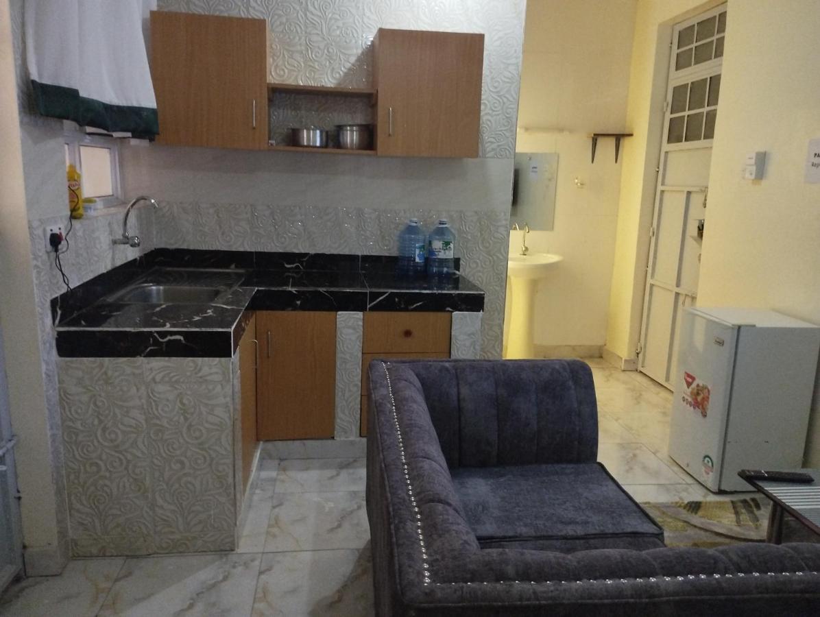 Divine Studio Bed and Breakfast Mombasa Exterior foto
